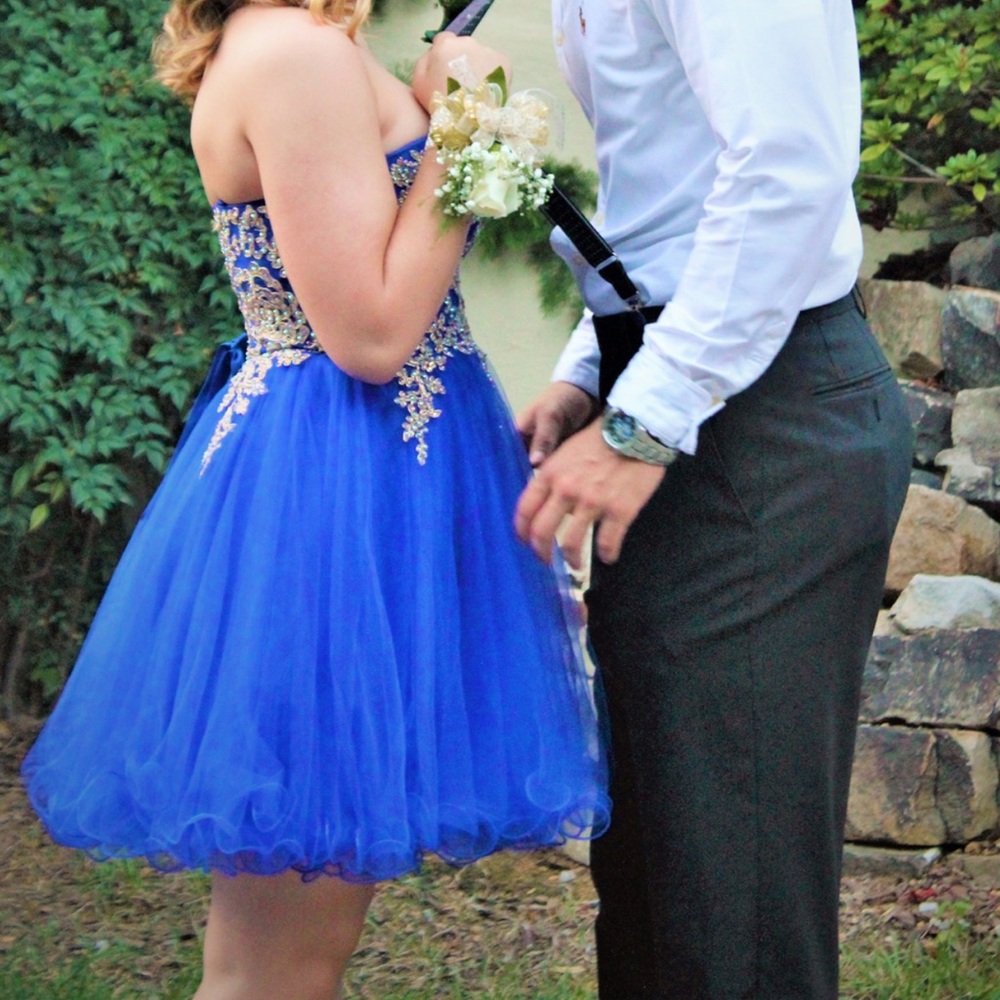Formal dress - Picture 2 of 3